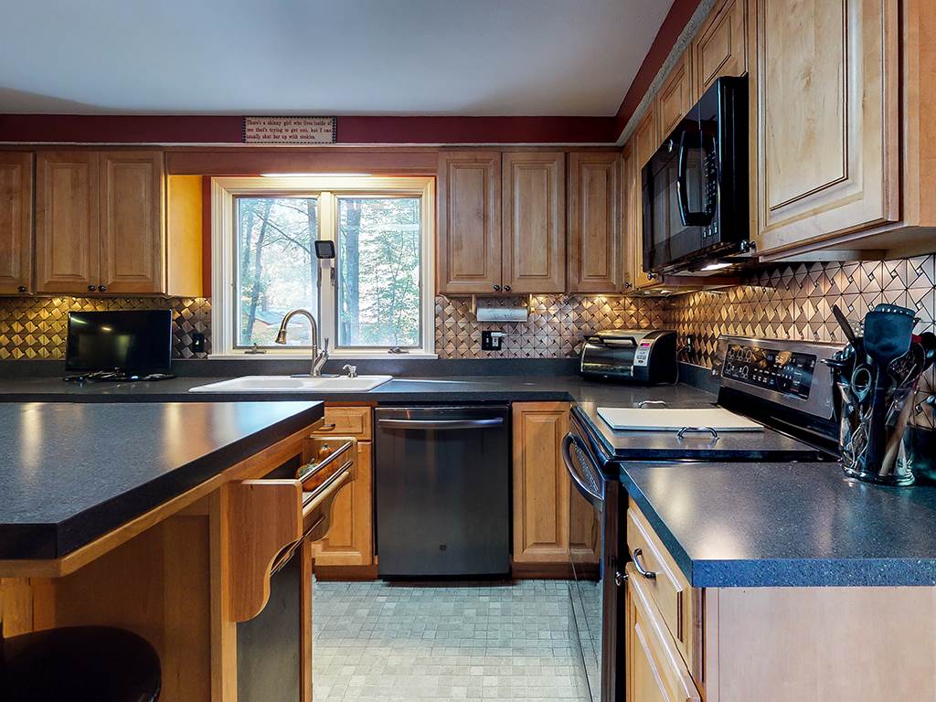 6 Rochester Avenue Rochester, NH 03867 - Photo 6 of 32