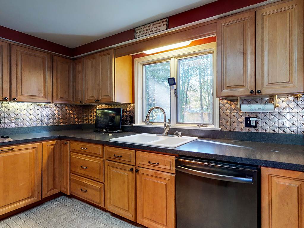 6 Rochester Avenue Rochester, NH 03867 - Photo 7 of 32