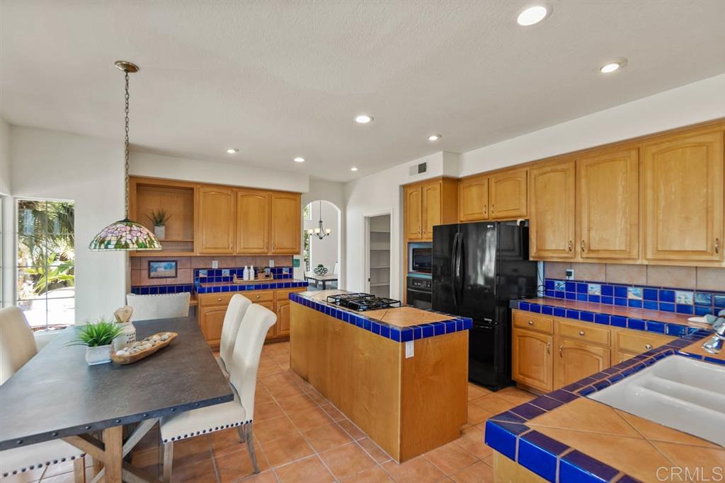 2048 Ridgecrest Place Escondido, CA 92029 - Photo 8 of 25 Gallery Image 8