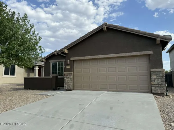 $1,800 | 10450 South Cutting Horse Drive, Vail, AZ 85641