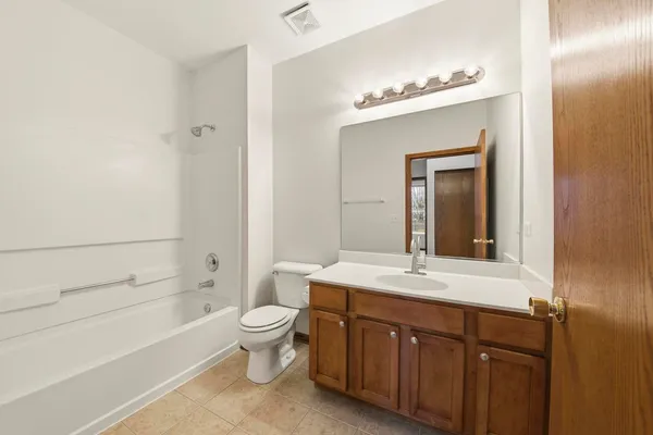 $279,900 | 1426 Westhampton Drive, Unit 1426, Plainfield, IL 60586