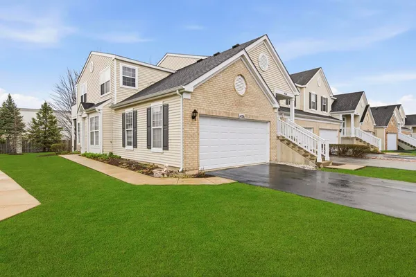 $279,900 | 1426 Westhampton Drive, Unit 1426, Plainfield, IL 60586