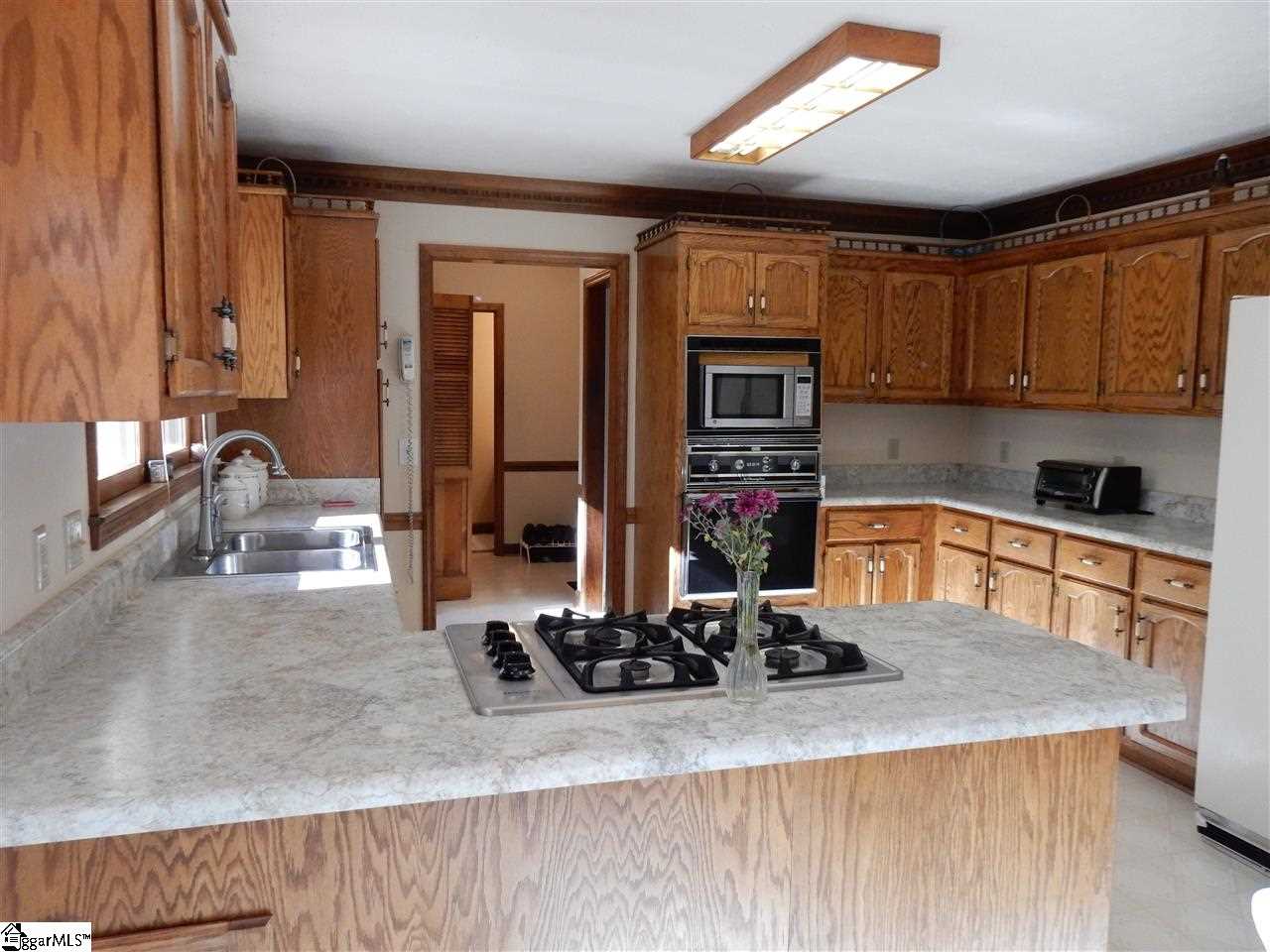 202 West Hackney Road Greer, SC 29650 - Photo 5 of 35 Gallery Image 5
