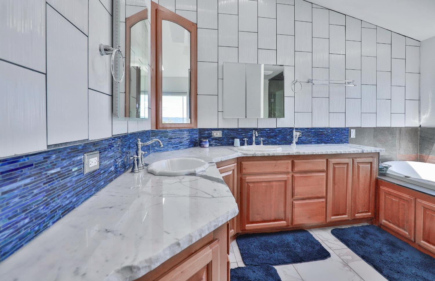 3081 Little Spur Road Somerset, CA 95684 - Photo 30 of 83 Master bath