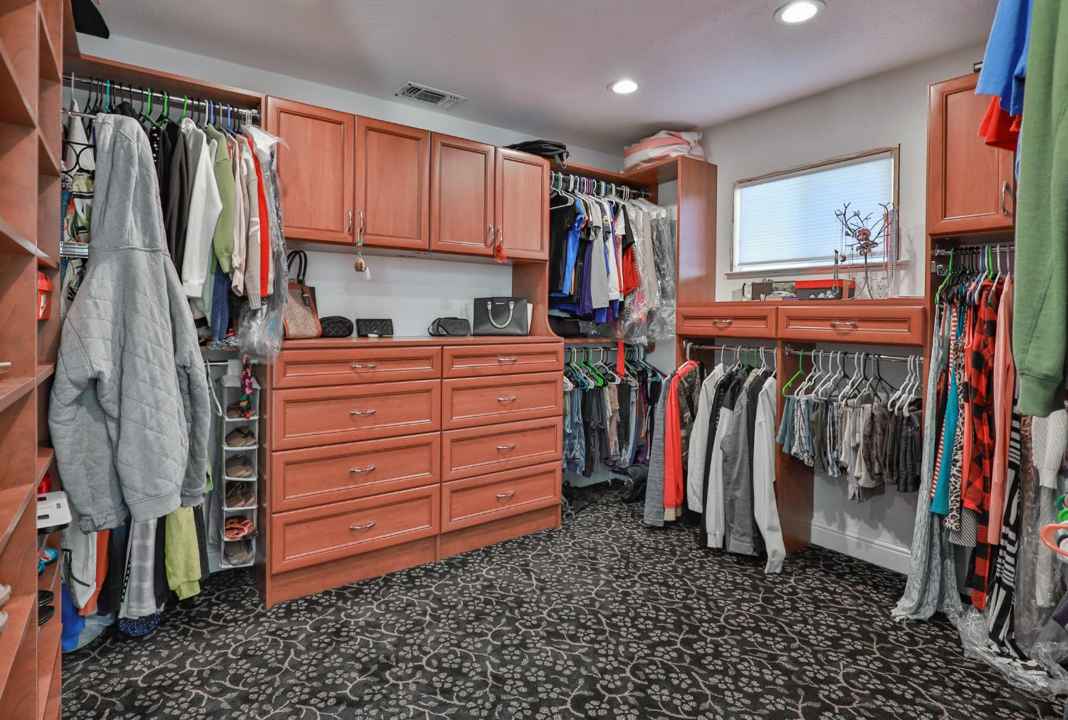 3081 Little Spur Road Somerset, CA 95684 - Photo 32 of 83 Master closet
