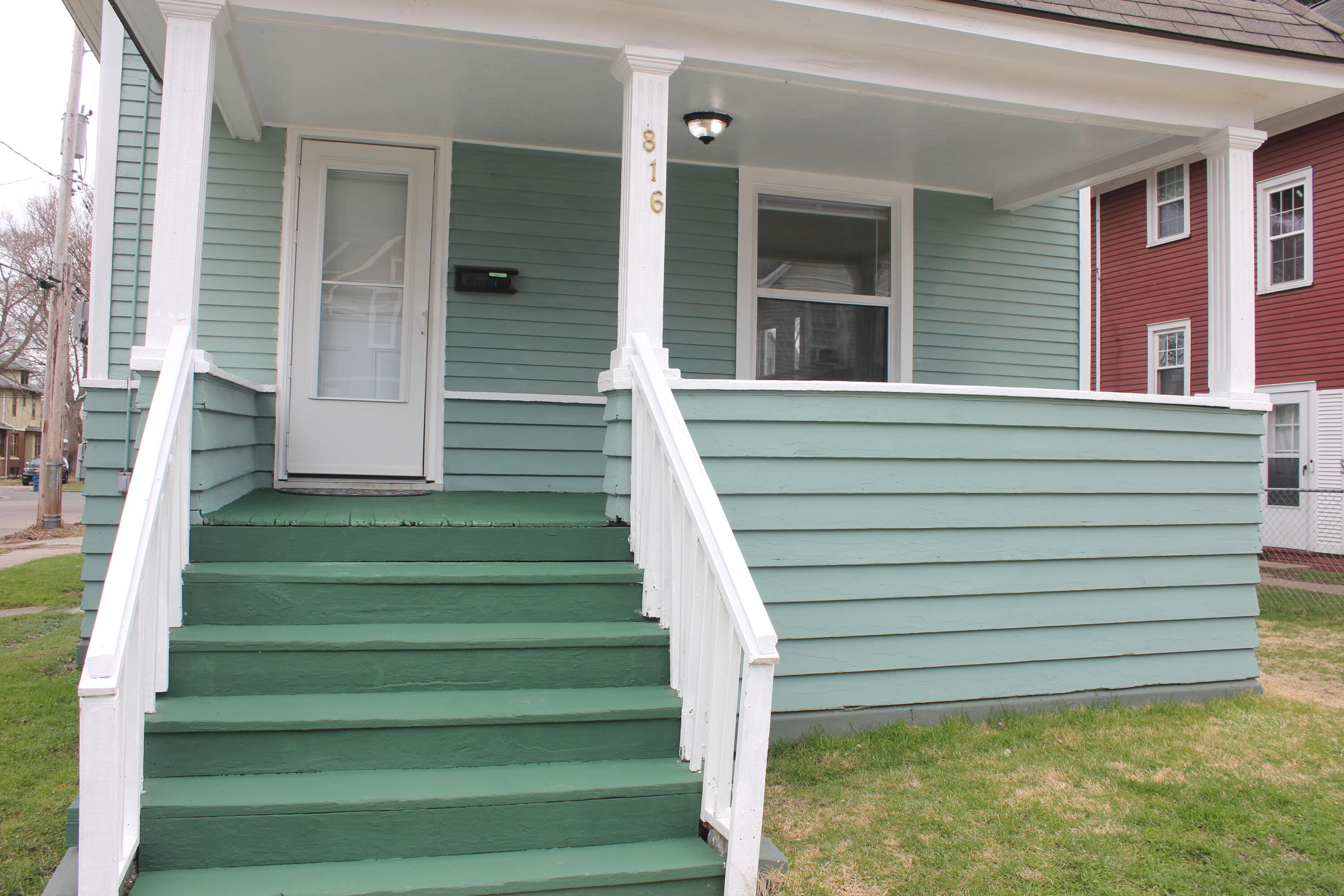 816 Stuart Avenue Kalamazoo, MI 49007 - Photo 4 of 26 IMG_7834