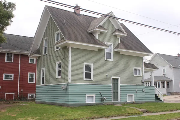 $139,900 | 816 Stuart Avenue, Kalamazoo, MI 49007