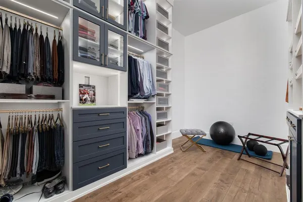 a view of a walk in closet