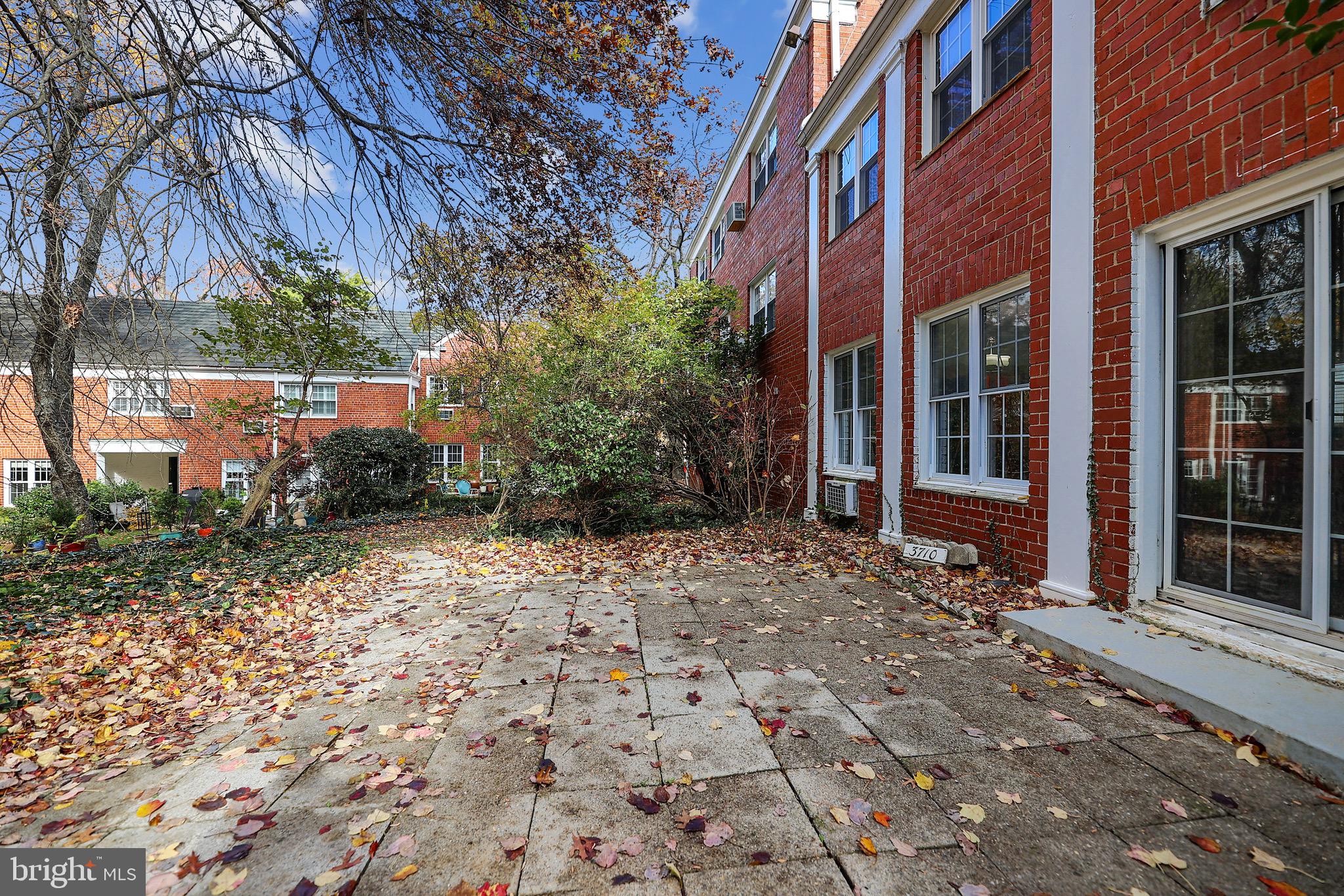 3710 Gunston Road, Unit 920 Alexandria, VA 22302 - Photo 13 of 15 Large Patio