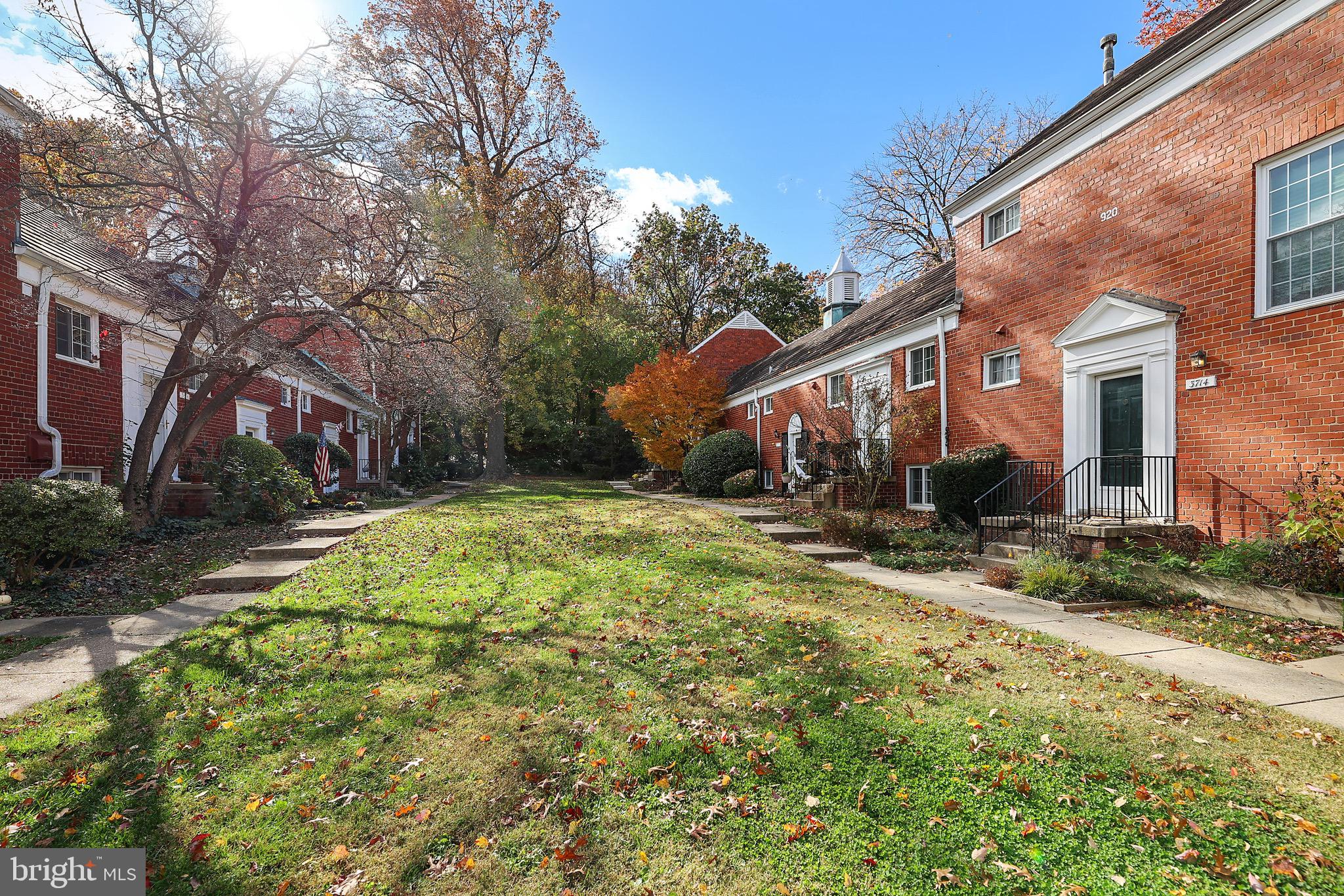 3710 Gunston Road, Unit 920 Alexandria, VA 22302 - Photo 15 of 15 Front Entry Courtyard