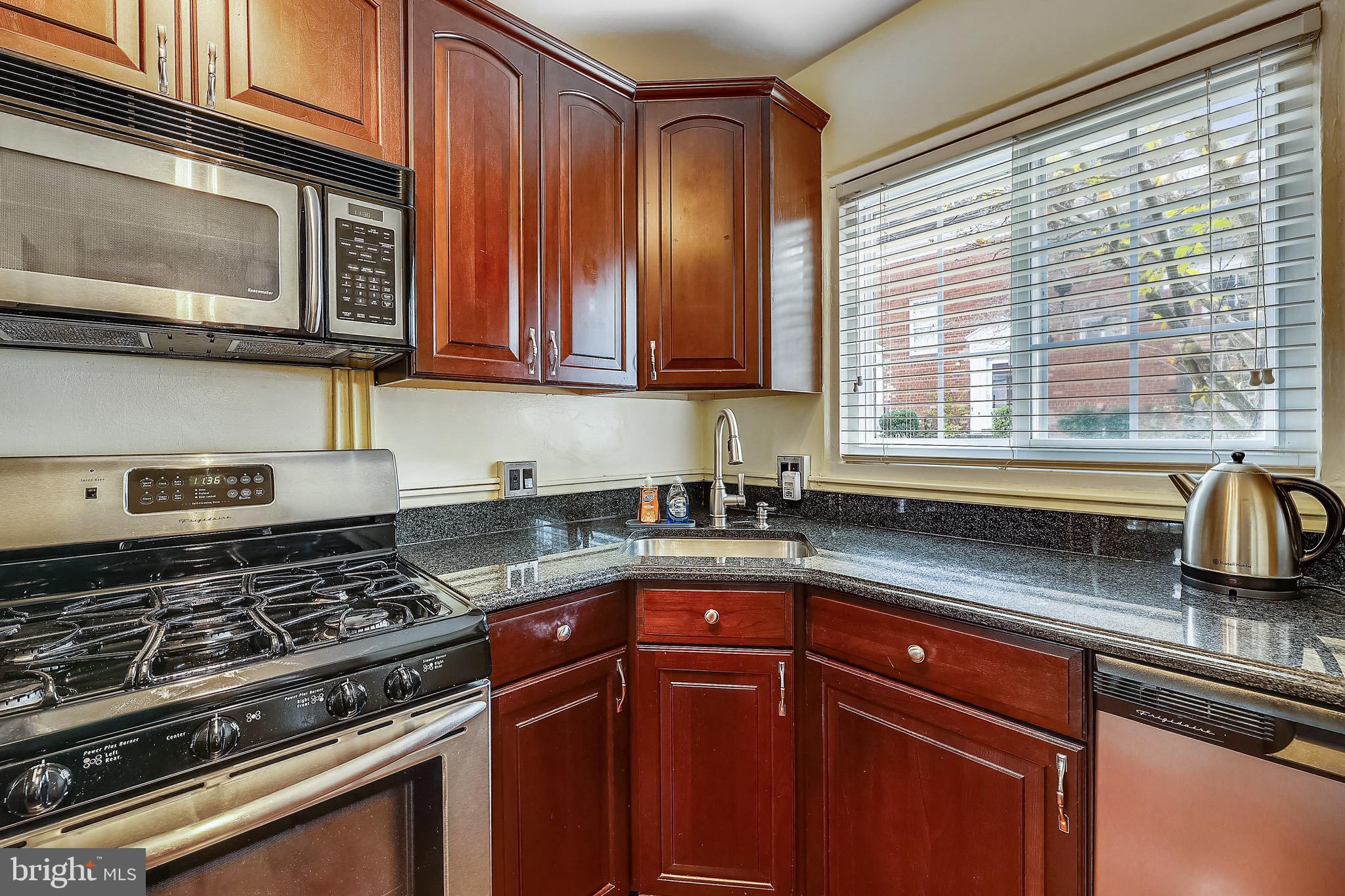 3710 Gunston Road, Unit 920 Alexandria, VA 22302 - Photo 5 of 15