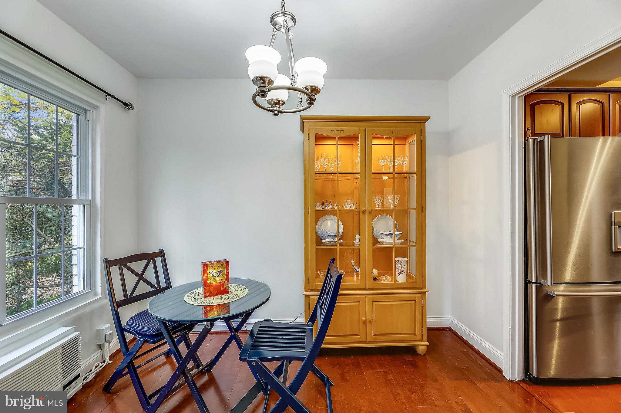 3710 Gunston Road, Unit 920 Alexandria, VA 22302 - Photo 6 of 15 Separate Dining Room