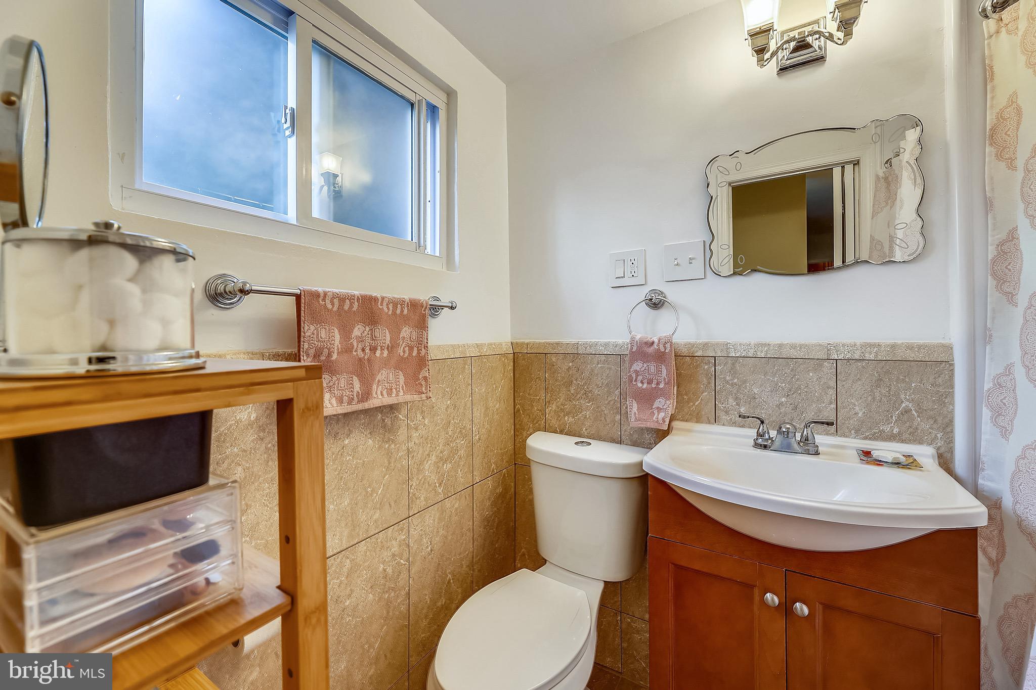 3710 Gunston Road, Unit 920 Alexandria, VA 22302 - Photo 9 of 15 Updated Bathroom