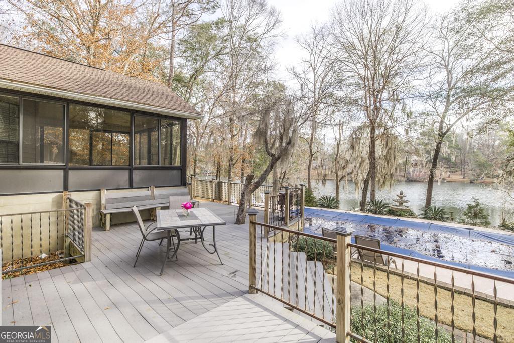 925 West Tanglewood Drive Dublin, GA 31021 - Photo 33 of 43 a balcony with wooden floor and furniture
