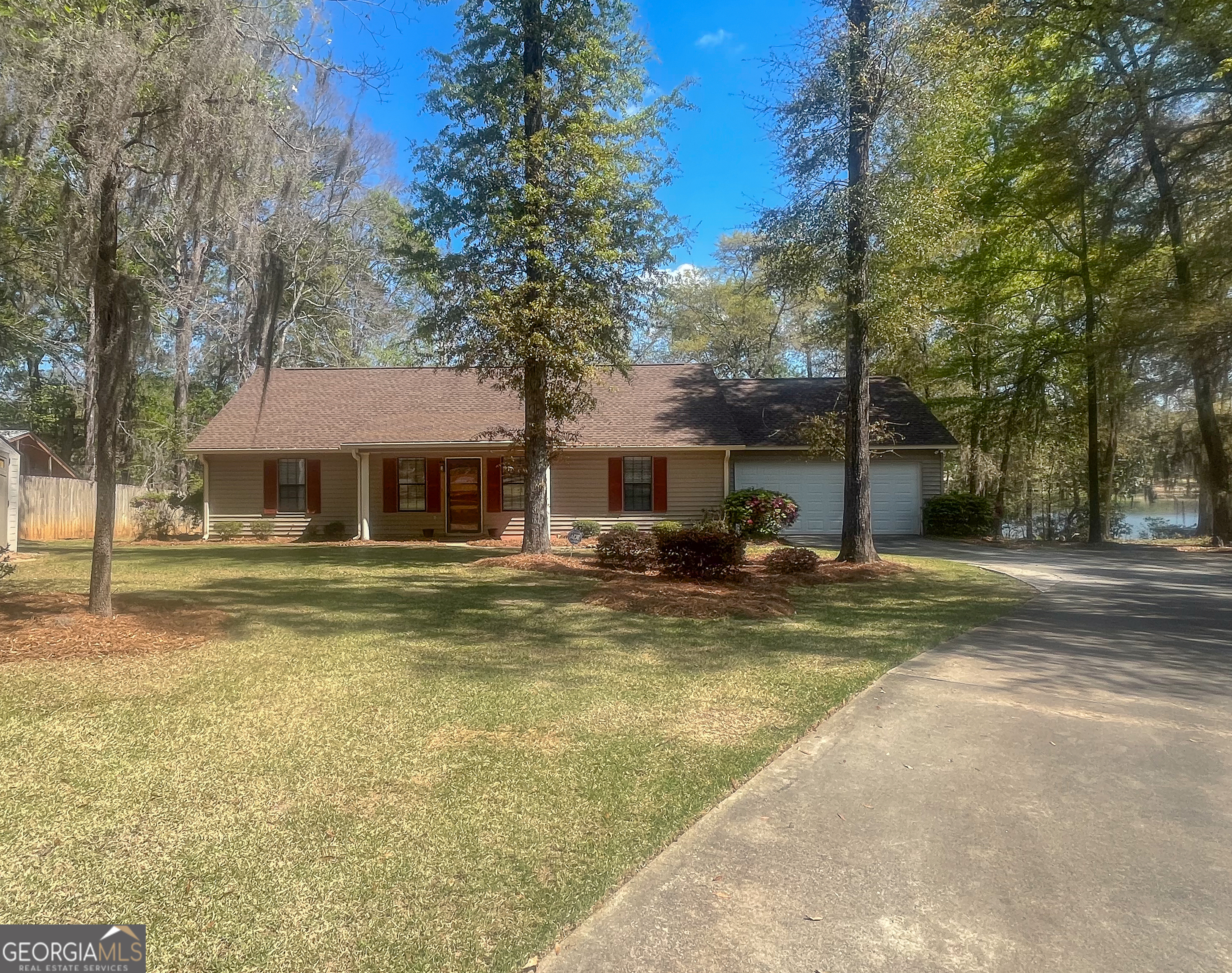 925 West Tanglewood Drive Dublin, GA 31021 - Photo 4 of 43 a view of a house with pool and a fire pit