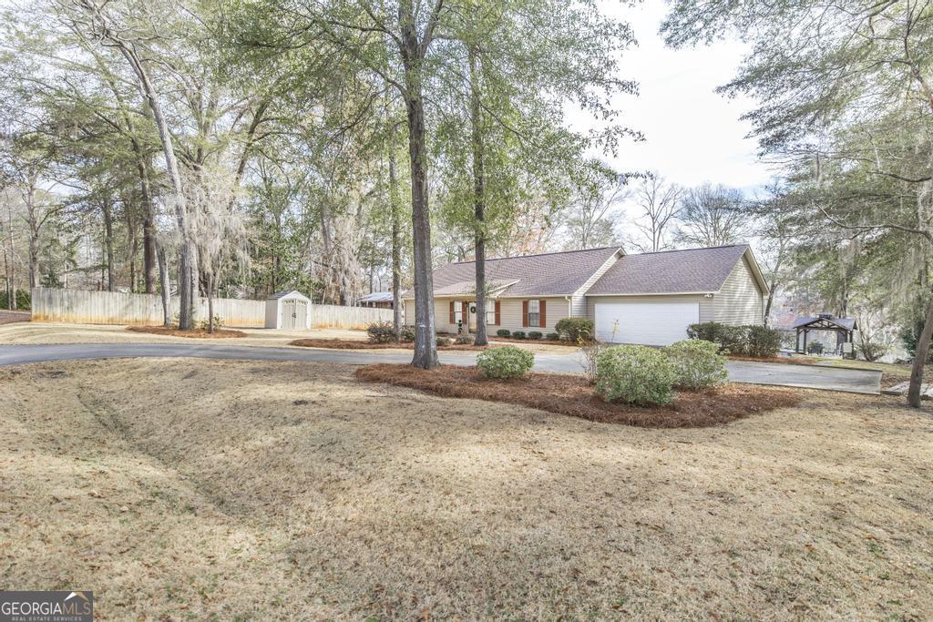 925 West Tanglewood Drive Dublin, GA 31021 - Photo 41 of 43 a view of a house with a yard