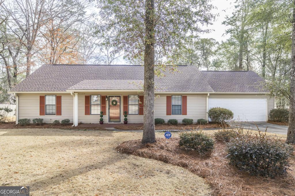 925 West Tanglewood Drive Dublin, GA 31021 - Photo 9 of 43 a front view of a house with yard and outdoor seating