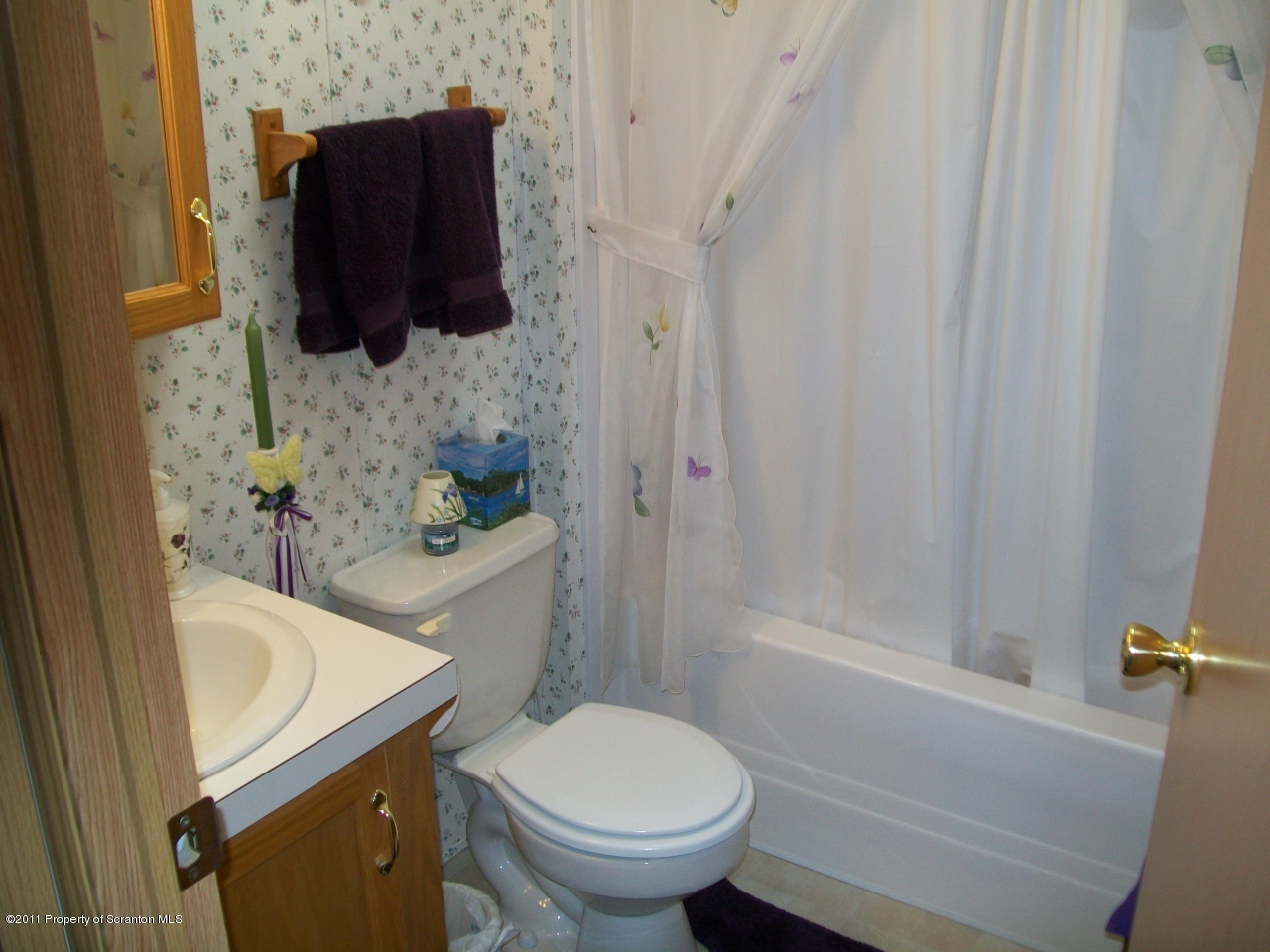 29 Robbs Road Damascus, PA 18415 - Photo 11 of 15 2ND BATHROOM