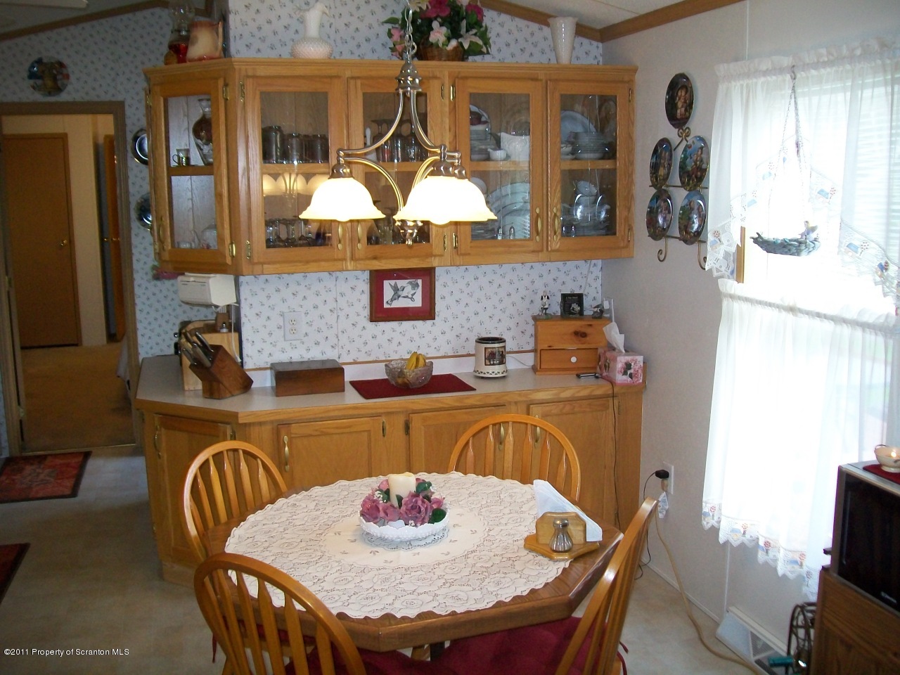 29 Robbs Road Damascus, PA 18415 - Photo 7 of 15 DINING AREA IN KITCHEN
