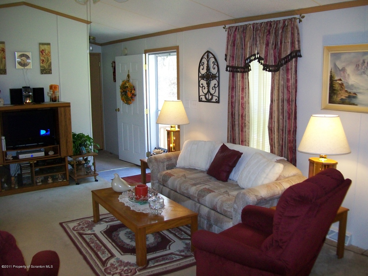 29 Robbs Road Damascus, PA 18415 - Photo 8 of 15 LIVING ROOM
