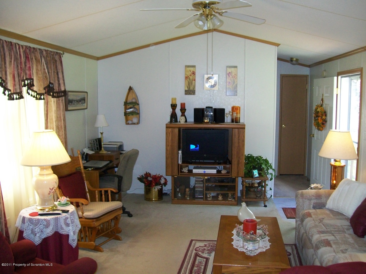 29 Robbs Road Damascus, PA 18415 - Photo 9 of 15 LIVING ROOM