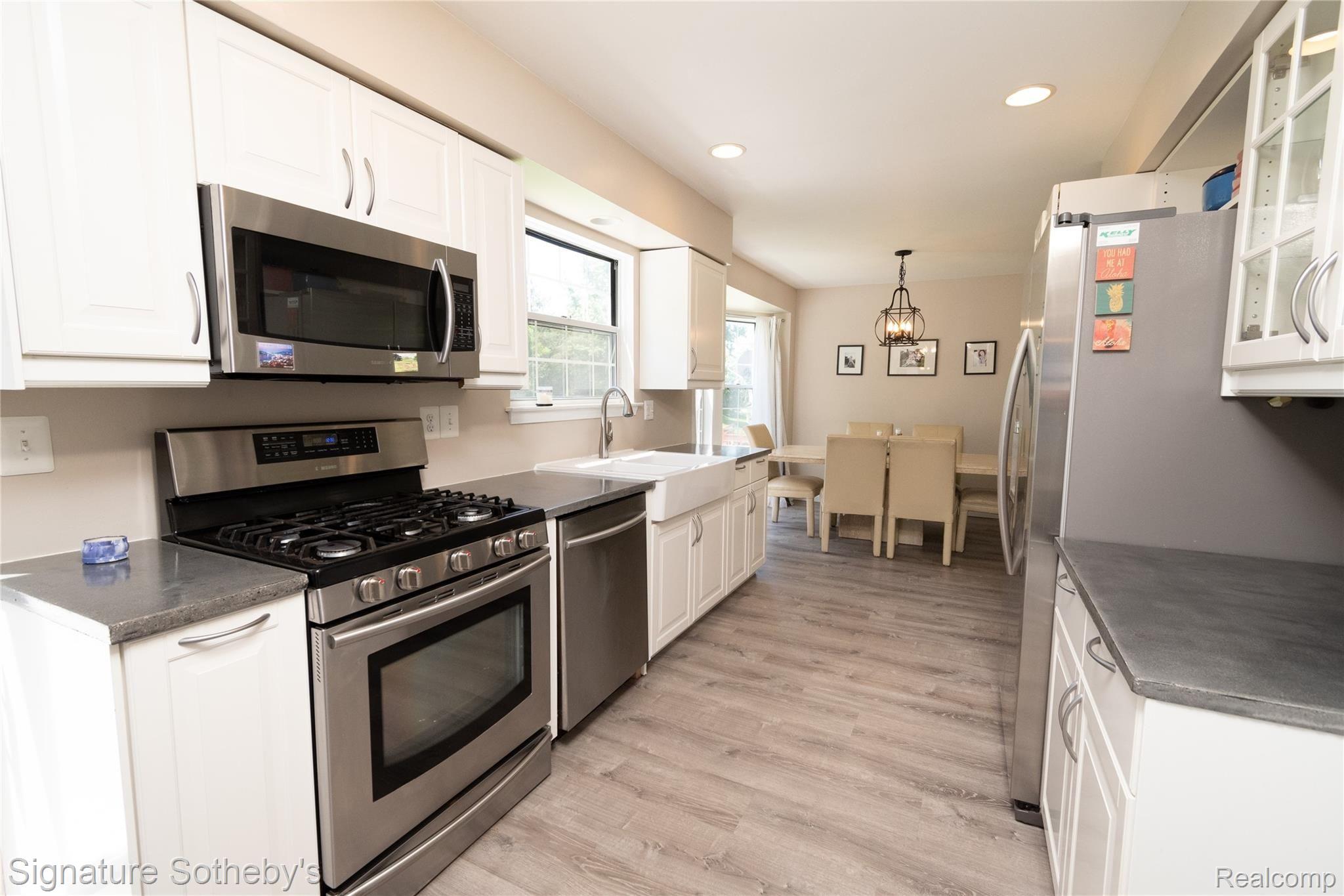354 Whitney Drive Rochester, MI 48307 - Photo 9 of 35 Whitney Dr Kitchen 2.jpg