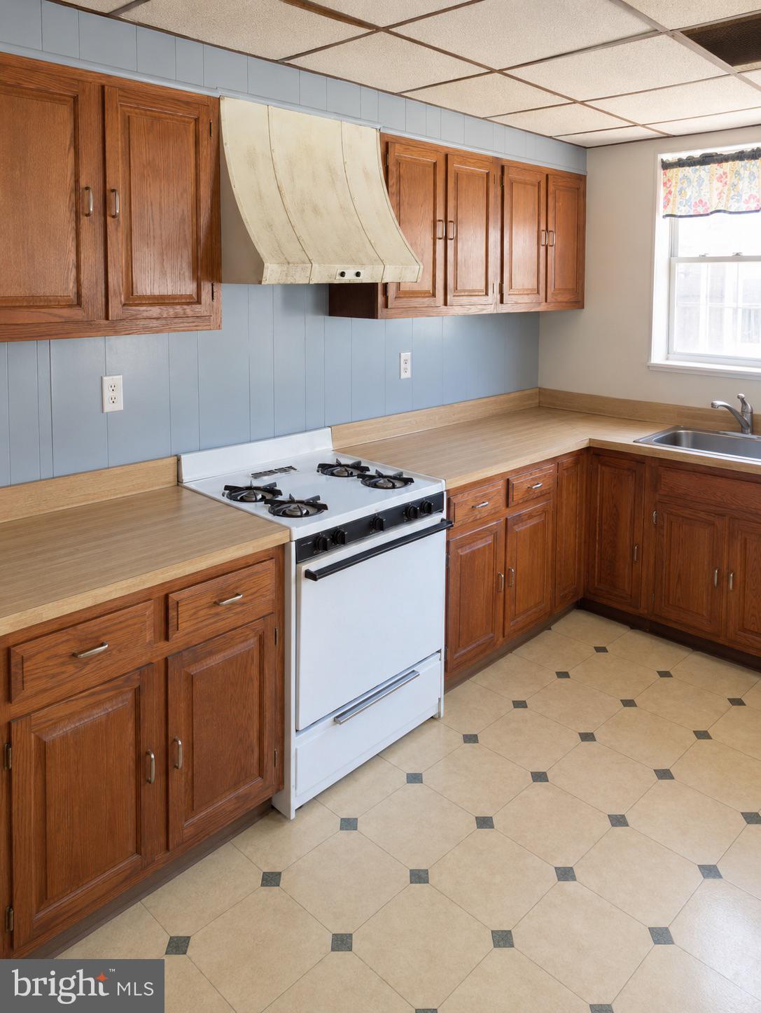 1102 Morris Street Philadelphia, PA 19148 - Photo 4 of 12 Photo virtually cleaned