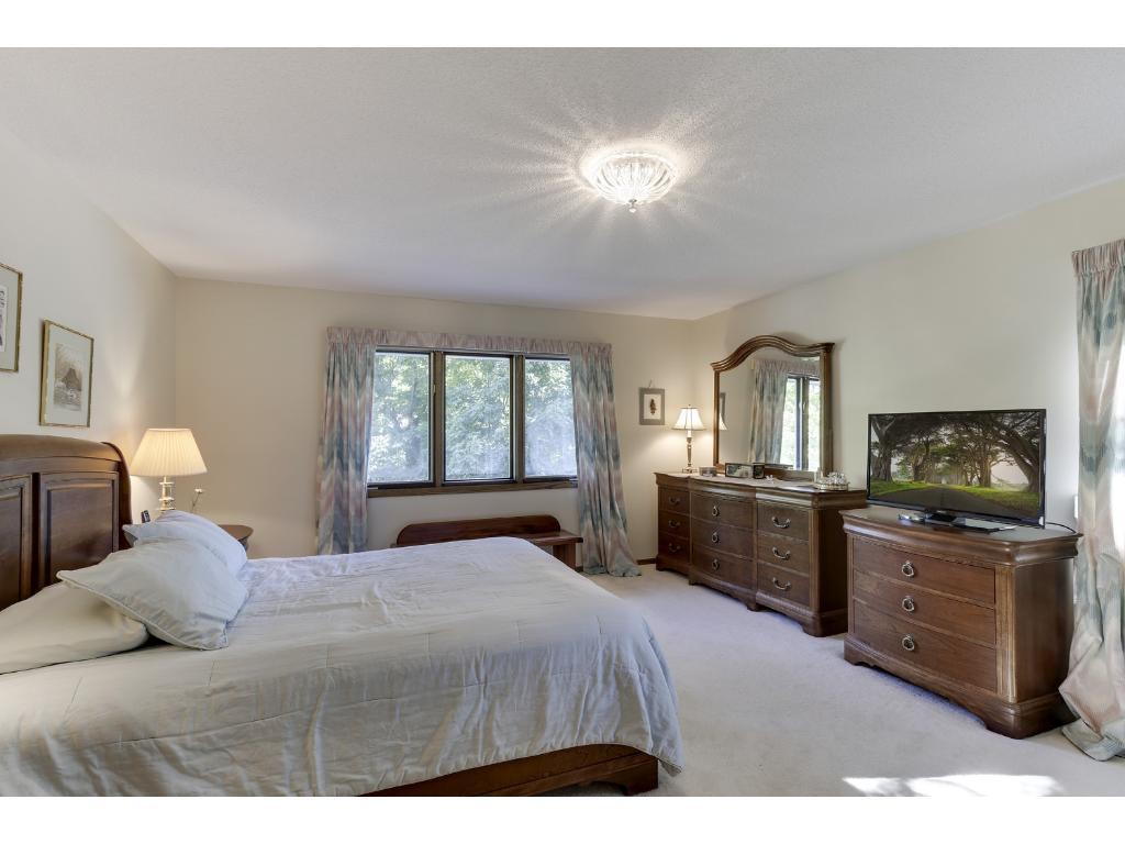 6001 Dewey Hill Road Edina, MN 55439 - Photo 10 of 21