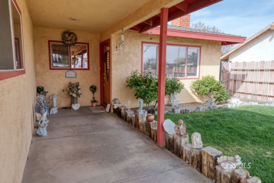 820 West Ward Avenue Ridgecrest, CA 93555 - Photo 4 of 26