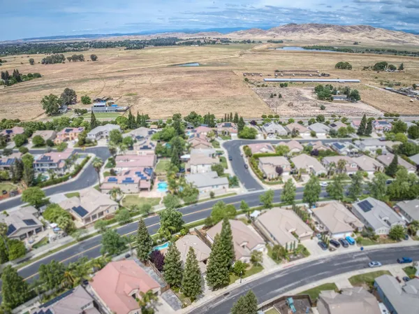 $595,000 | 2329 Prescott Avenue, Clovis, CA 93619