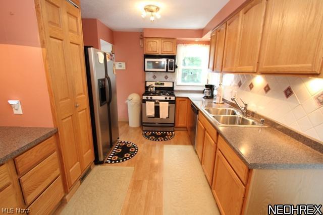 1588 Sheffield Road Cleveland, OH 44121 - Photo 4 of 19 KITCHEN