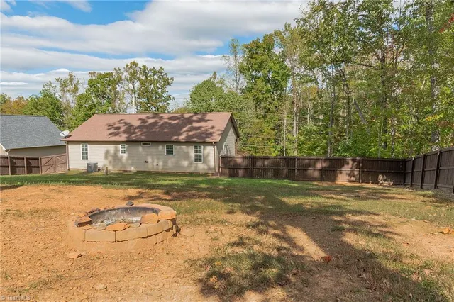 $265,900 | 133 Lake Drive 9, Lexington, NC 27292