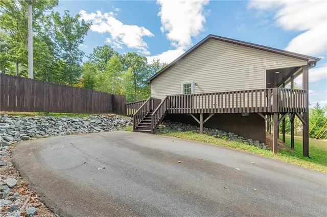 $265,900 | 133 Lake Drive 9, Lexington, NC 27292