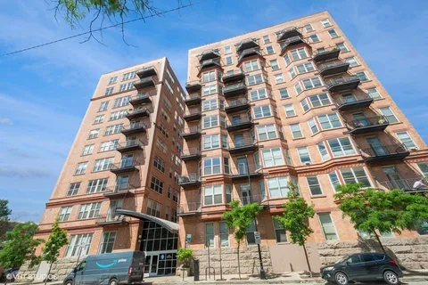 $225,000 | 500 South Clinton Street, Unit 817, Chicago, IL 60607