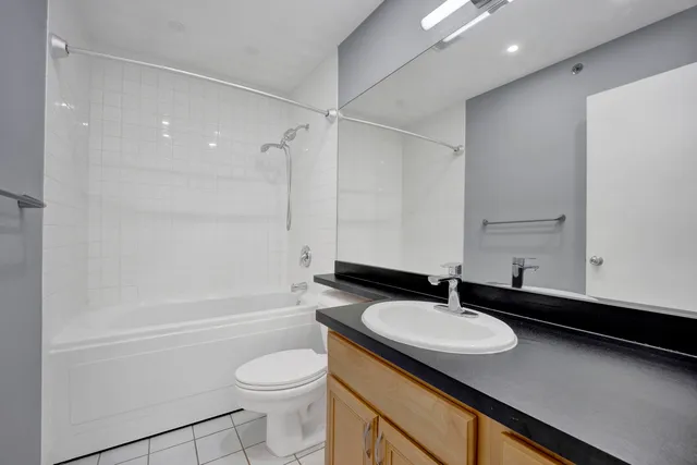 $225,000 | 500 South Clinton Street, Unit 817, Chicago, IL 60607