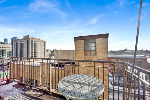 $225,000 | 500 South Clinton Street, Unit 817, Chicago, IL 60607