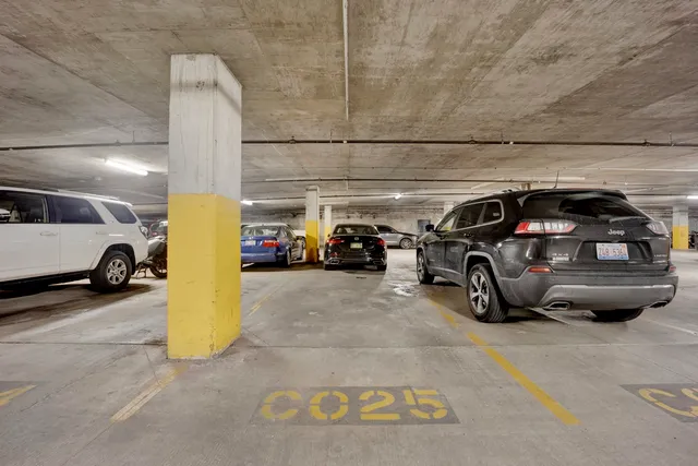 $225,000 | 500 South Clinton Street, Unit 817, Chicago, IL 60607