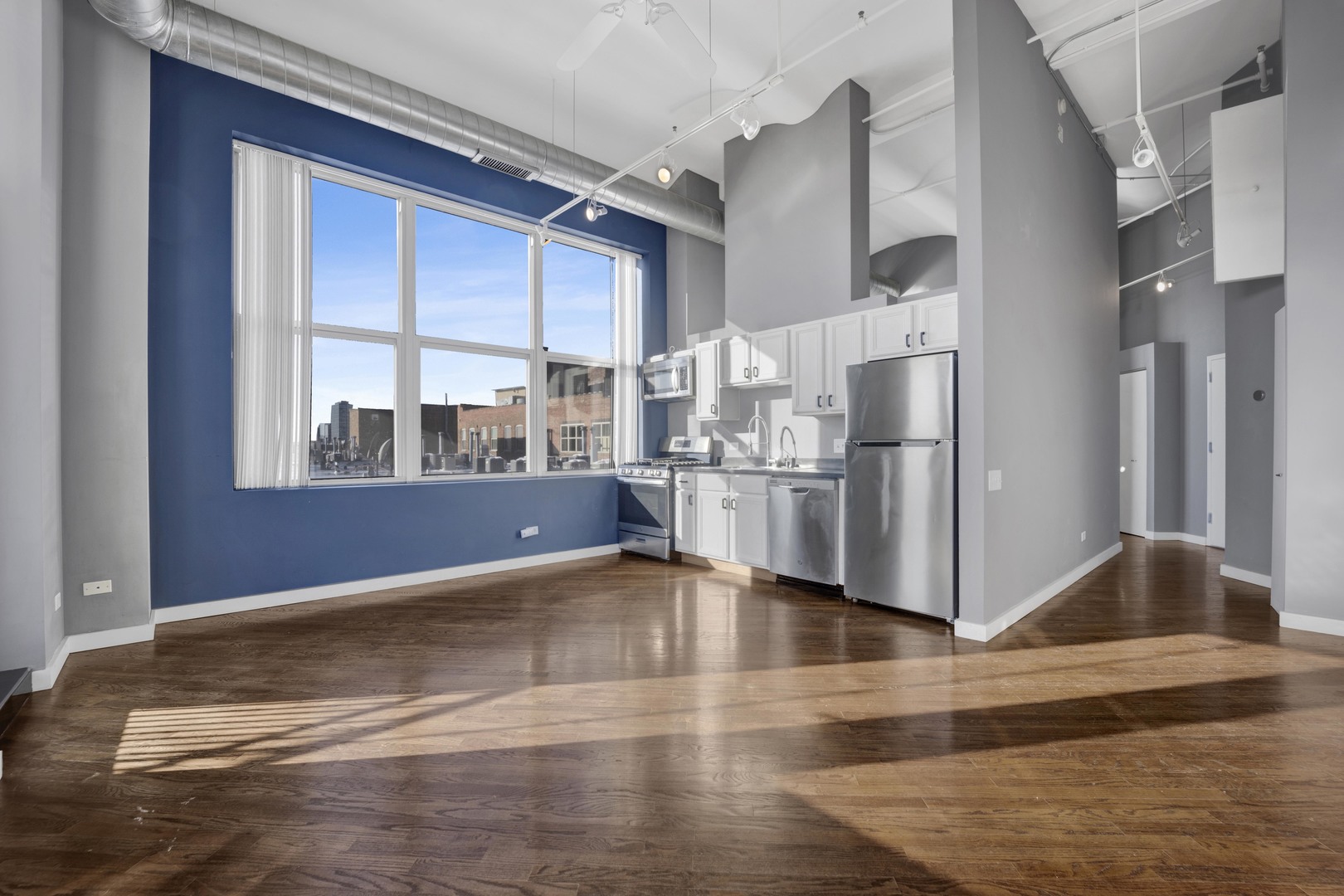 500 South Clinton Street, Unit 817 Chicago, IL 60607 - Photo 2 of 32