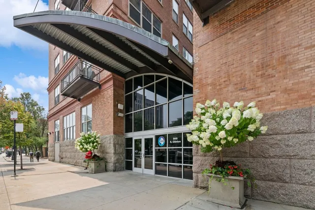 $225,000 | 500 South Clinton Street, Unit 817, Chicago, IL 60607