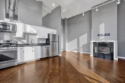 $225,000 | 500 South Clinton Street, Unit 817, Chicago, IL 60607