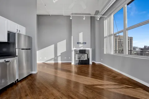 $225,000 | 500 South Clinton Street, Unit 817, Chicago, IL 60607