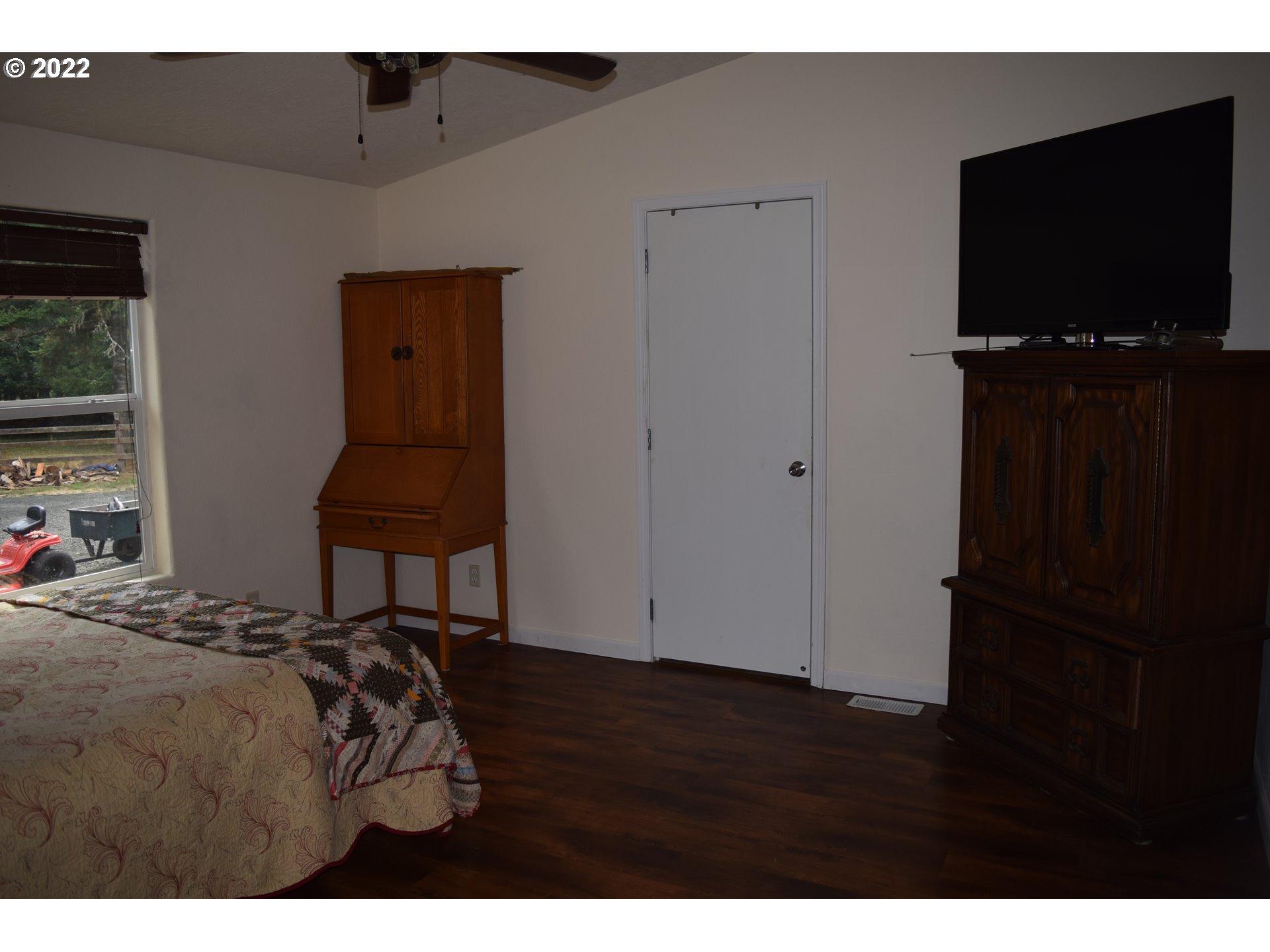 59672 Fairview Road Coquille, OR 97423 - Photo 11 of 32 Bedroom, Primary