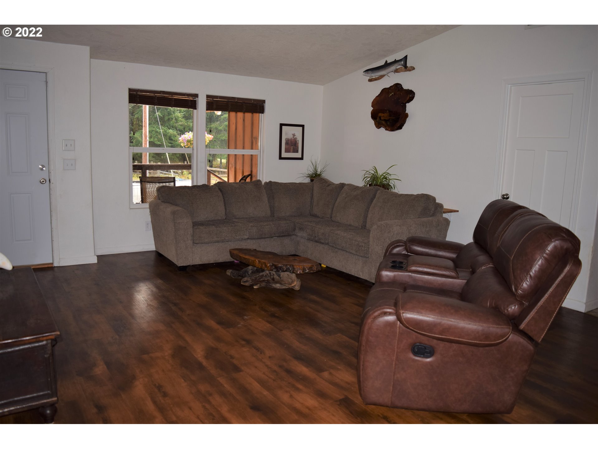 59672 Fairview Road Coquille, OR 97423 - Photo 4 of 32 Living Room