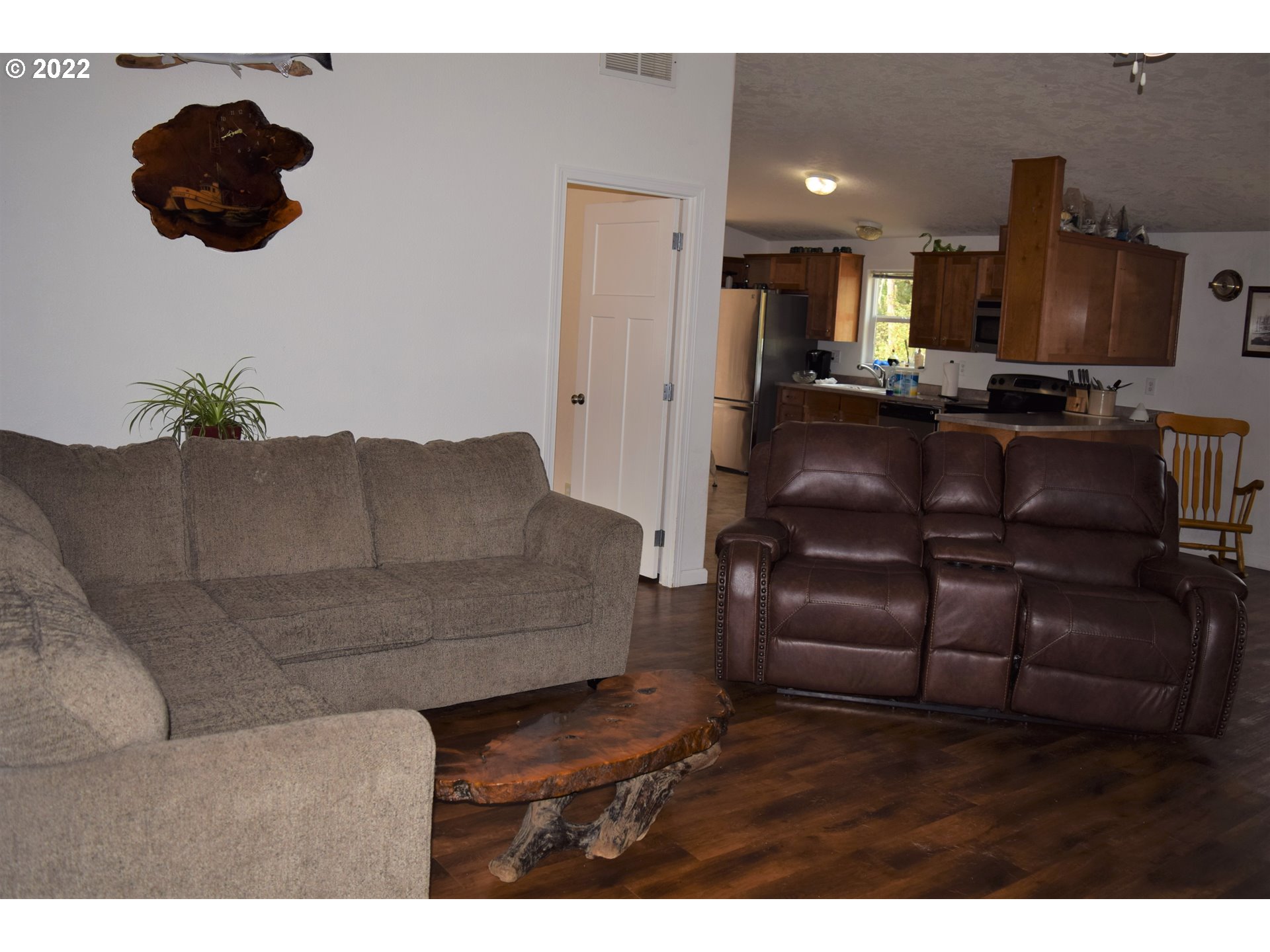59672 Fairview Road Coquille, OR 97423 - Photo 5 of 32 Living Room