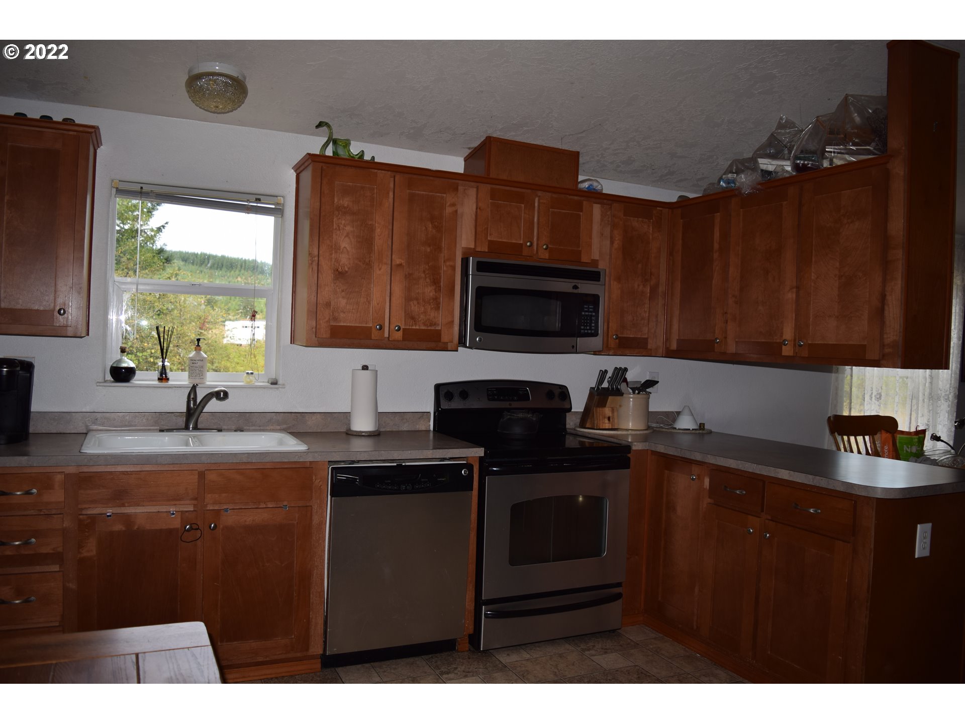 59672 Fairview Road Coquille, OR 97423 - Photo 7 of 32 Kitchen