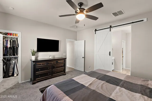 a view of livingroom with furniture