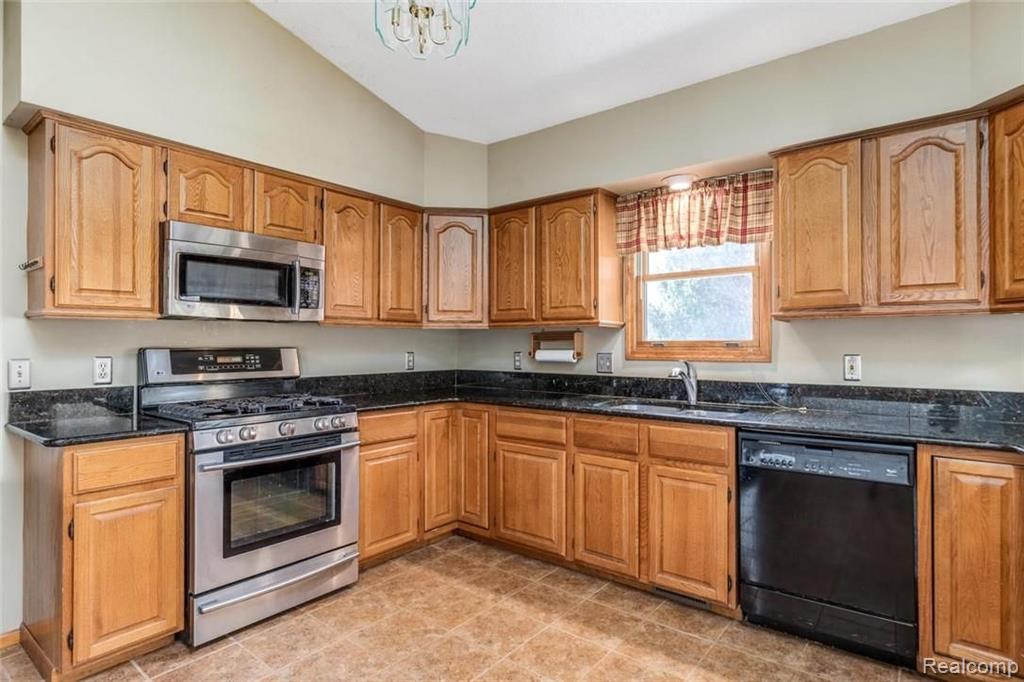 27227 King Road Romulus, MI 48174 - Photo 11 of 23