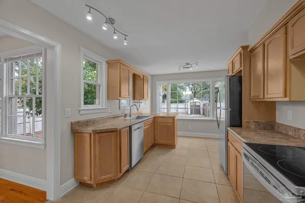 $2,195 | 830 West Moreno Street, Pensacola, FL 32501