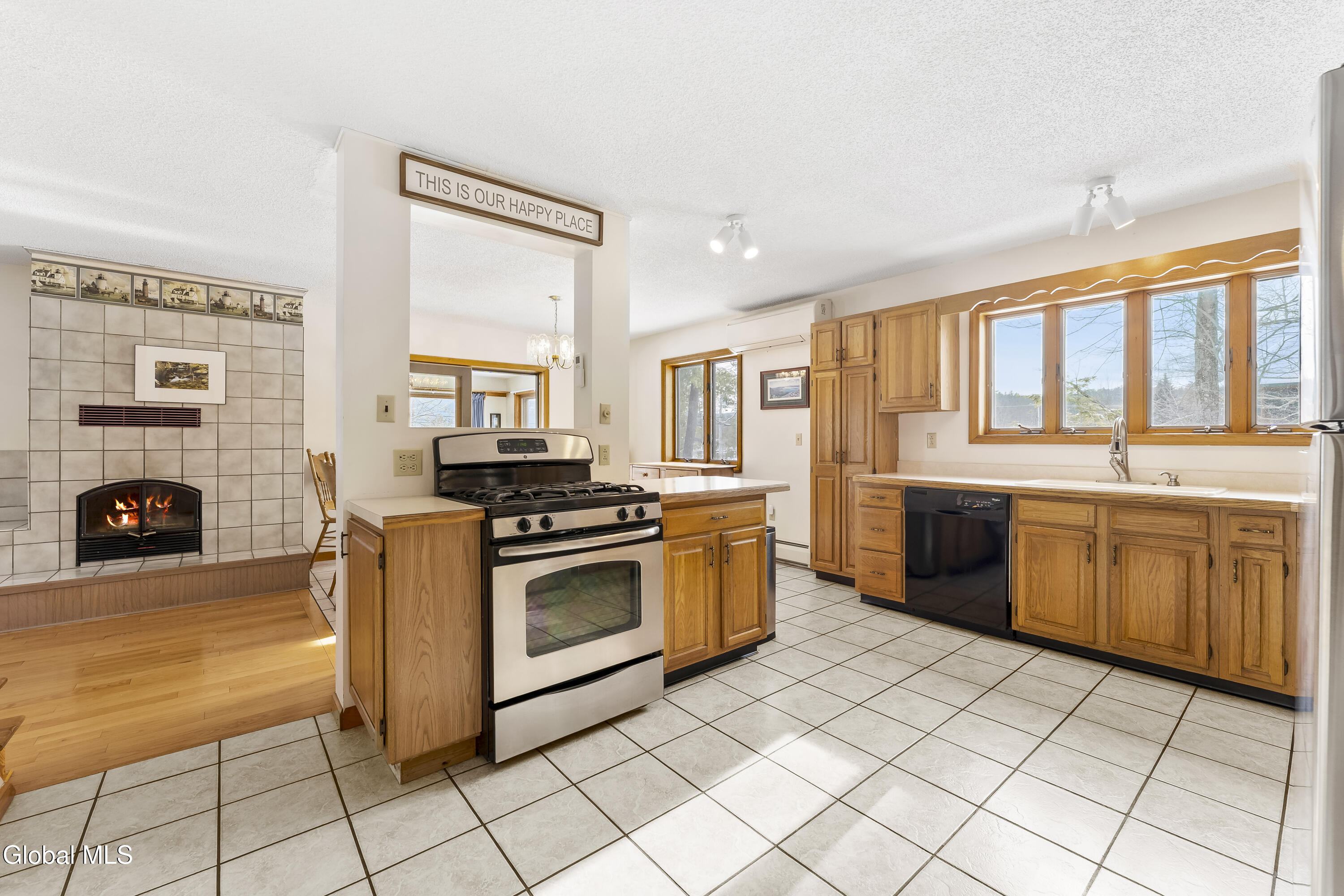 133 Assembly Point Road Queensbury, NY 12845 - Photo 6 of 40 DOD09000