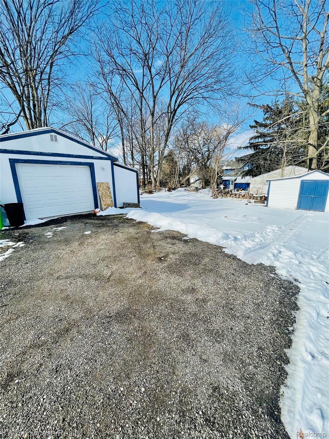 215 4th Street Fenton, MI 48430 - Photo 16 of 16 IMG_3901.jpg